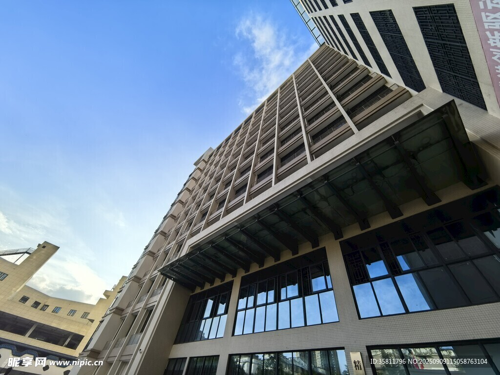 現(xiàn)代風(fēng)格城市建筑外觀(guān)