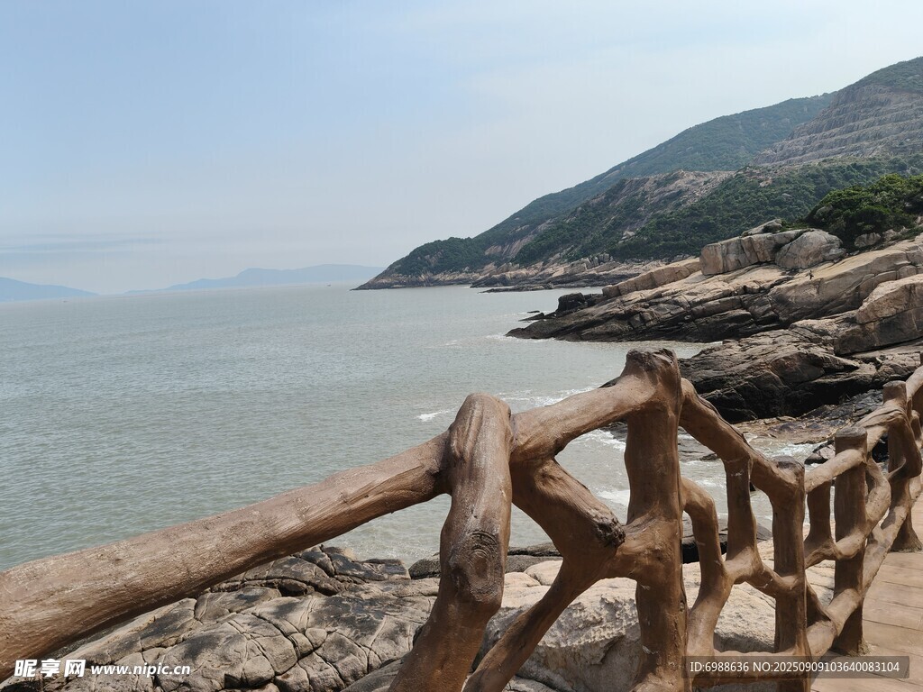 海邊木棧道風(fēng)景