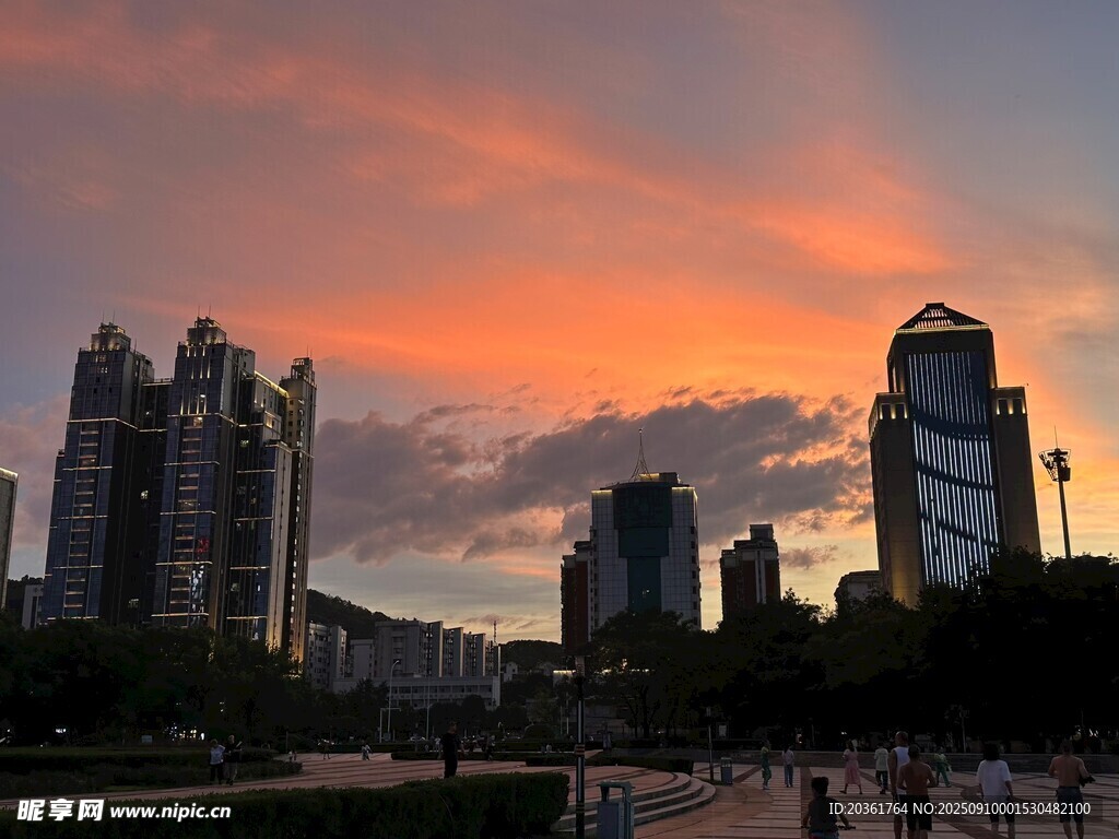 城市黃昏美景