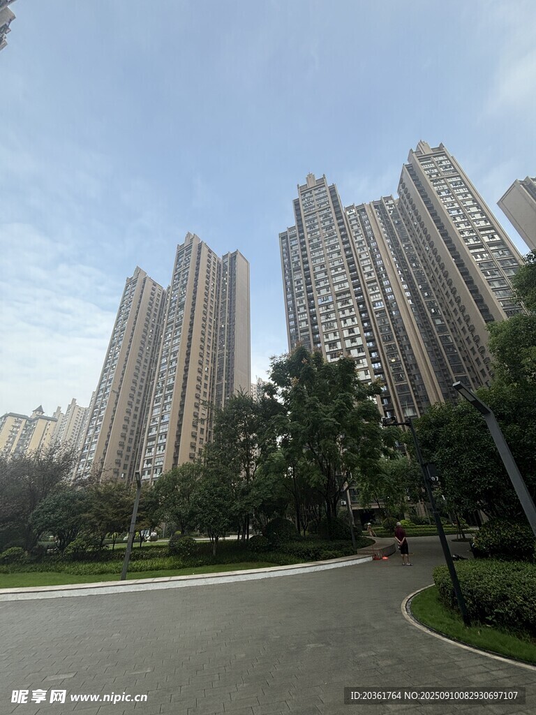 城市高樓與綠化景觀