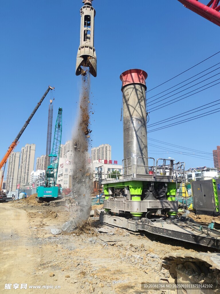 工地樁基施工場景