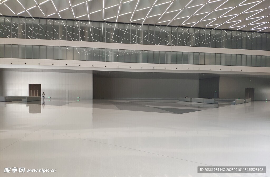 現(xiàn)代空曠室內(nèi)建筑空間