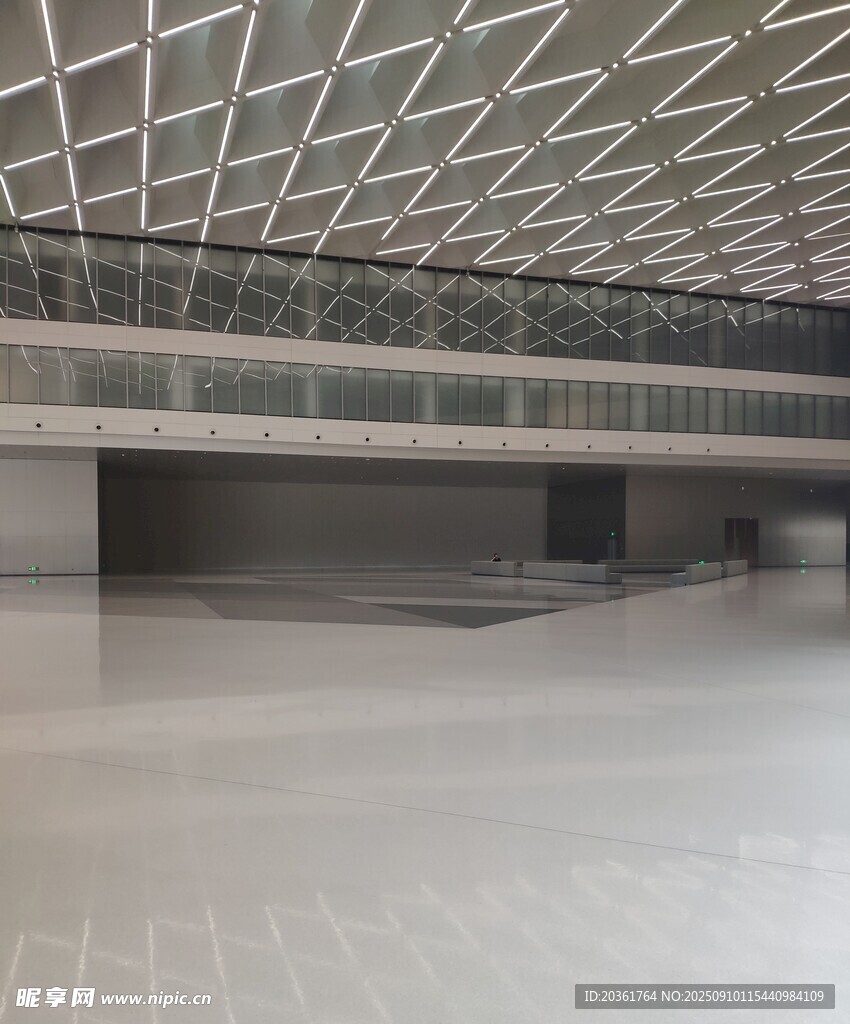 現(xiàn)代空曠室內(nèi)建筑空間