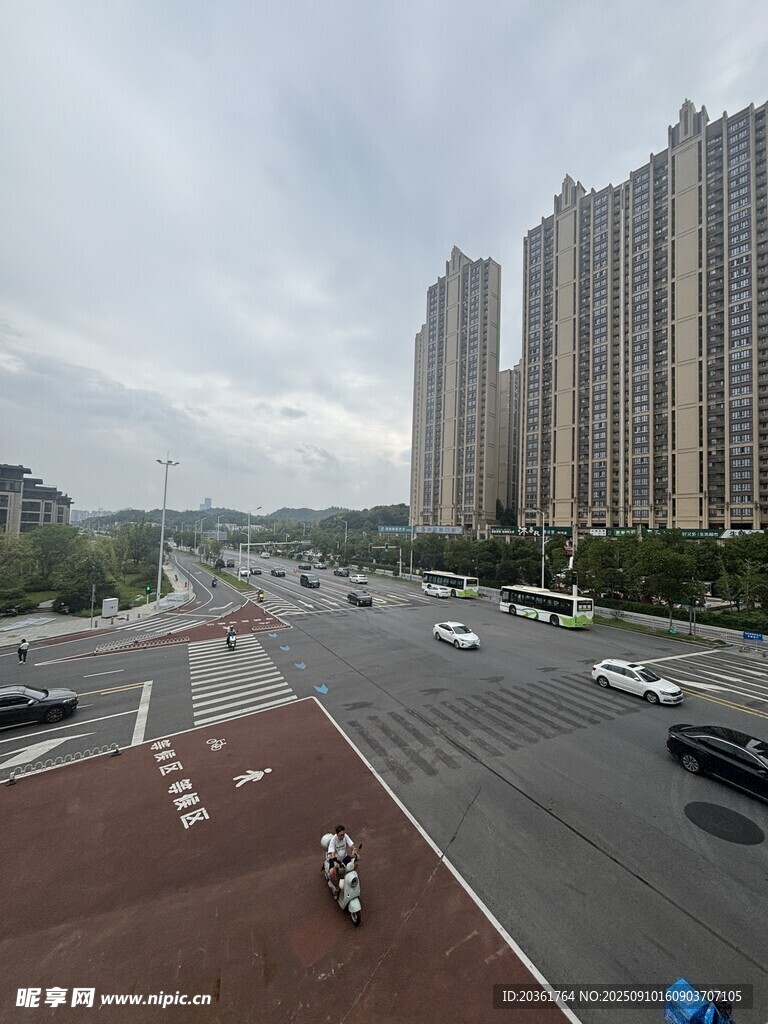城市道路與高層住宅景觀