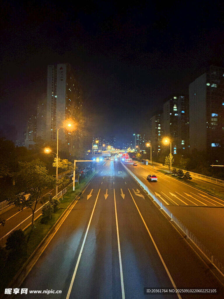 城市夜晚道路車流光影