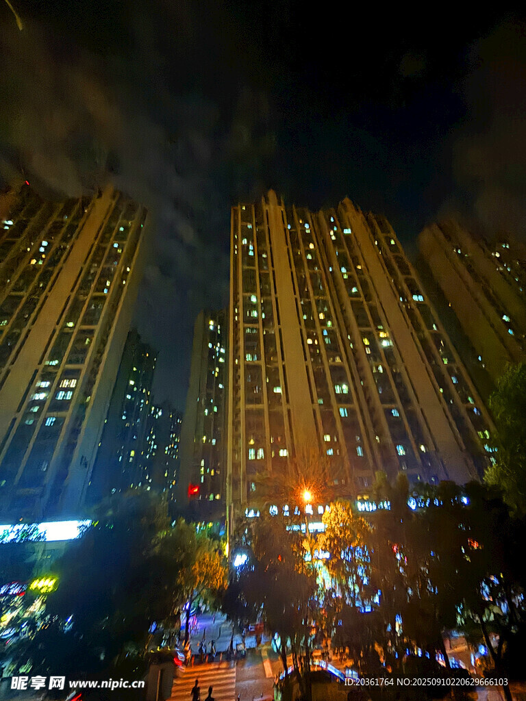 城市璀璨夜景高樓燈火