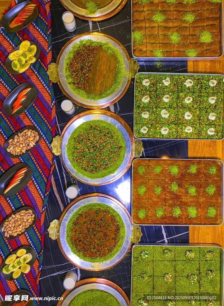 多彩美食與織物圖案組合