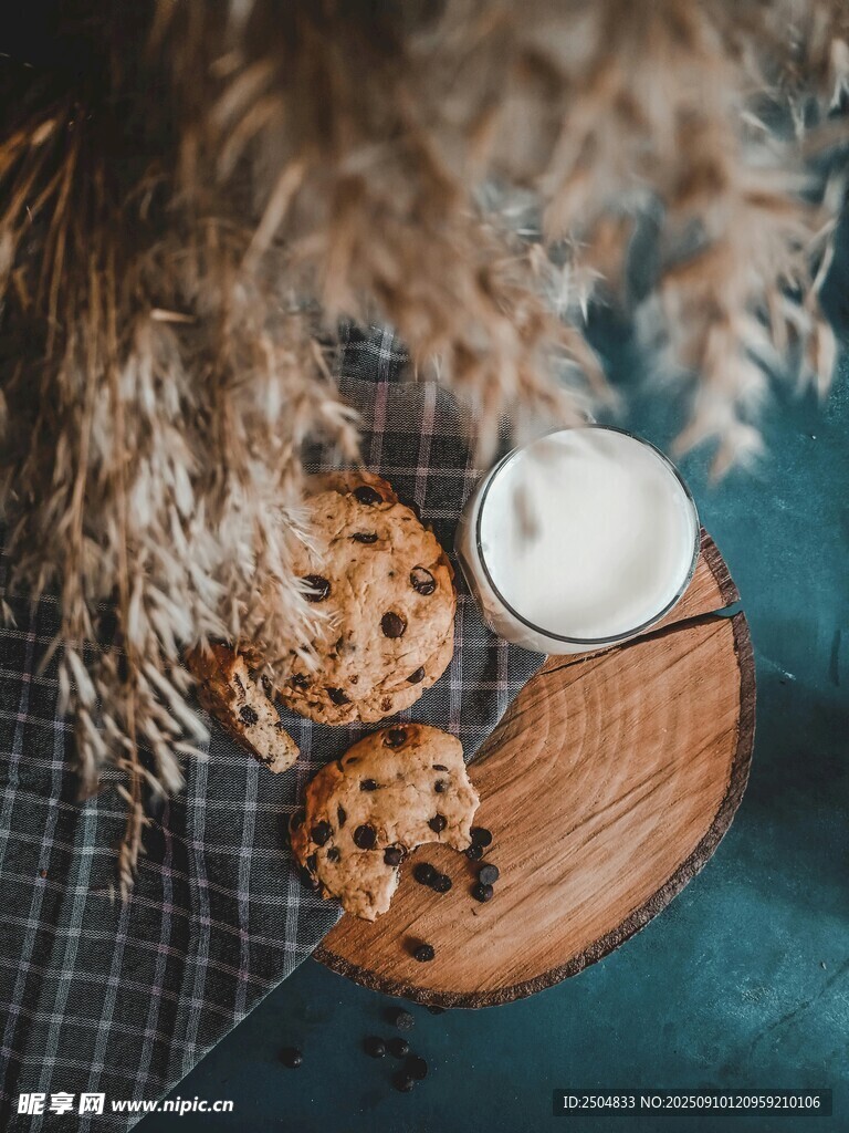 餅干與牛奶的愜意時光