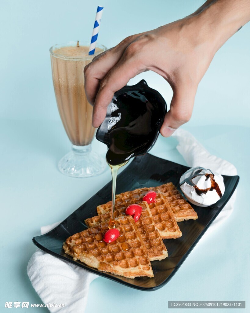 華夫餅淋巧克力醬的誘人瞬間