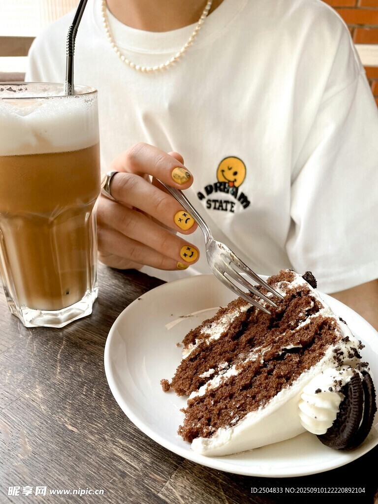 享受美味蛋糕與飲品時(shí)刻