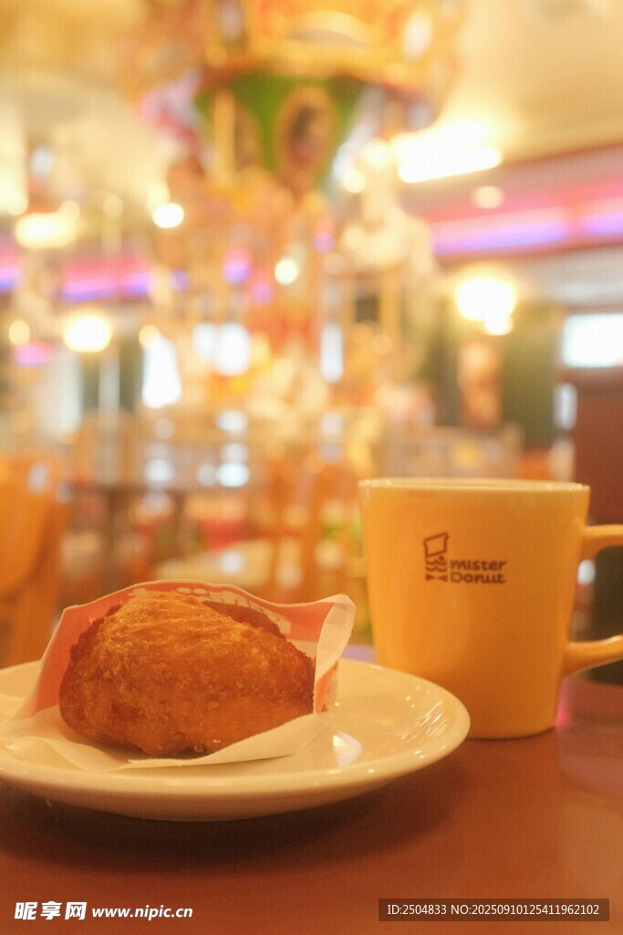 餐廳中的美味糕點(diǎn)與咖啡