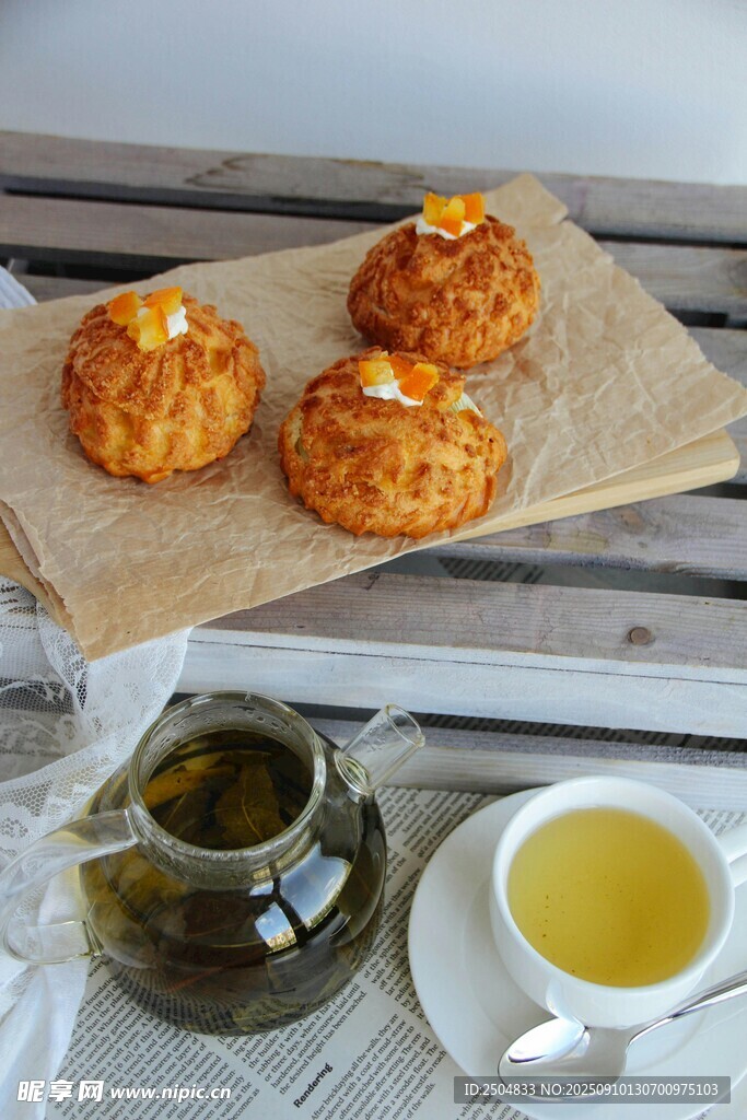 美味茶點(diǎn)與清茶相伴