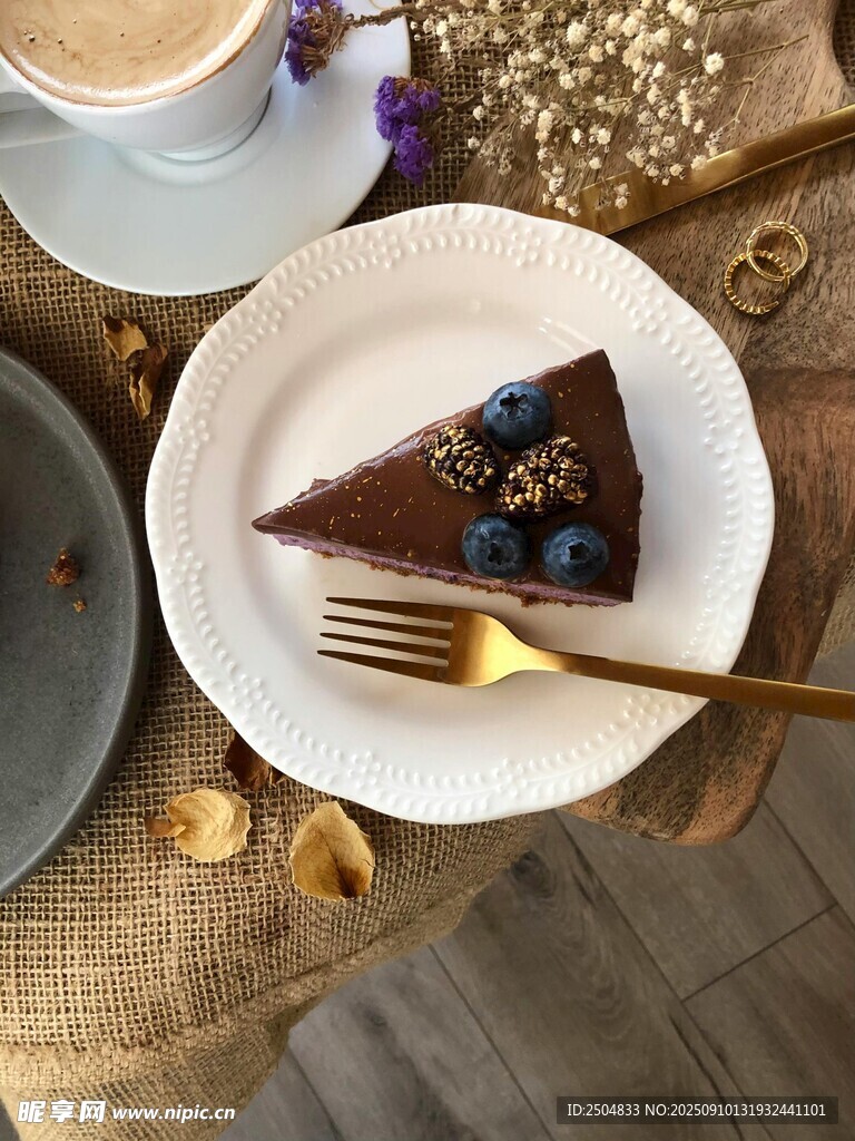 美味藍(lán)莓巧克力蛋糕特寫
