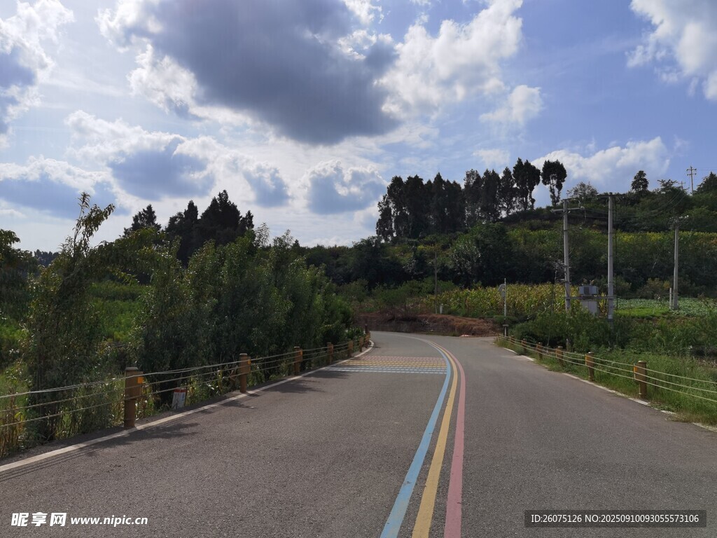 鄉(xiāng)村彩虹公路風(fēng)景