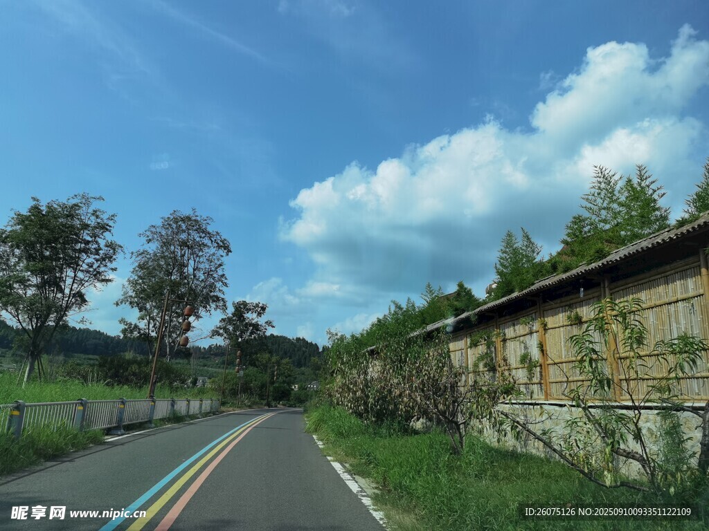 鄉(xiāng)村多彩公路風景