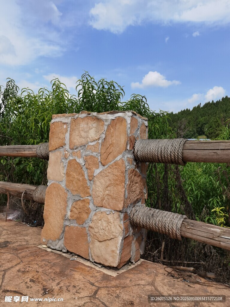 石制圍欄柱自然風(fēng)景美