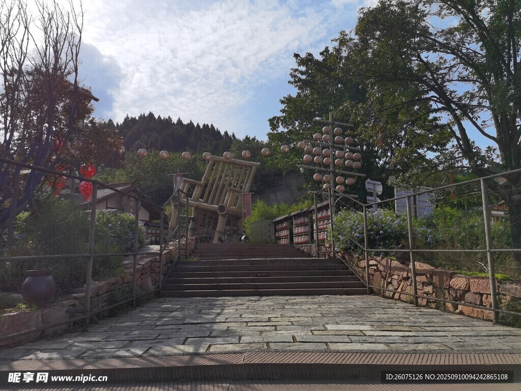 山間步道景致