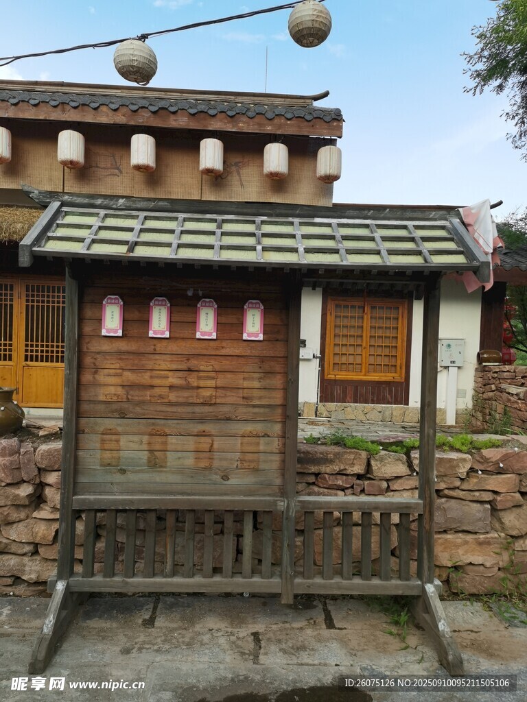 古樸鄉(xiāng)村小屋