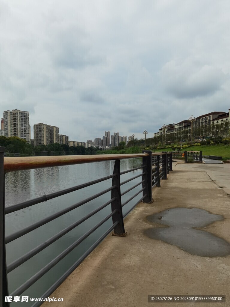 河畔步道風(fēng)景