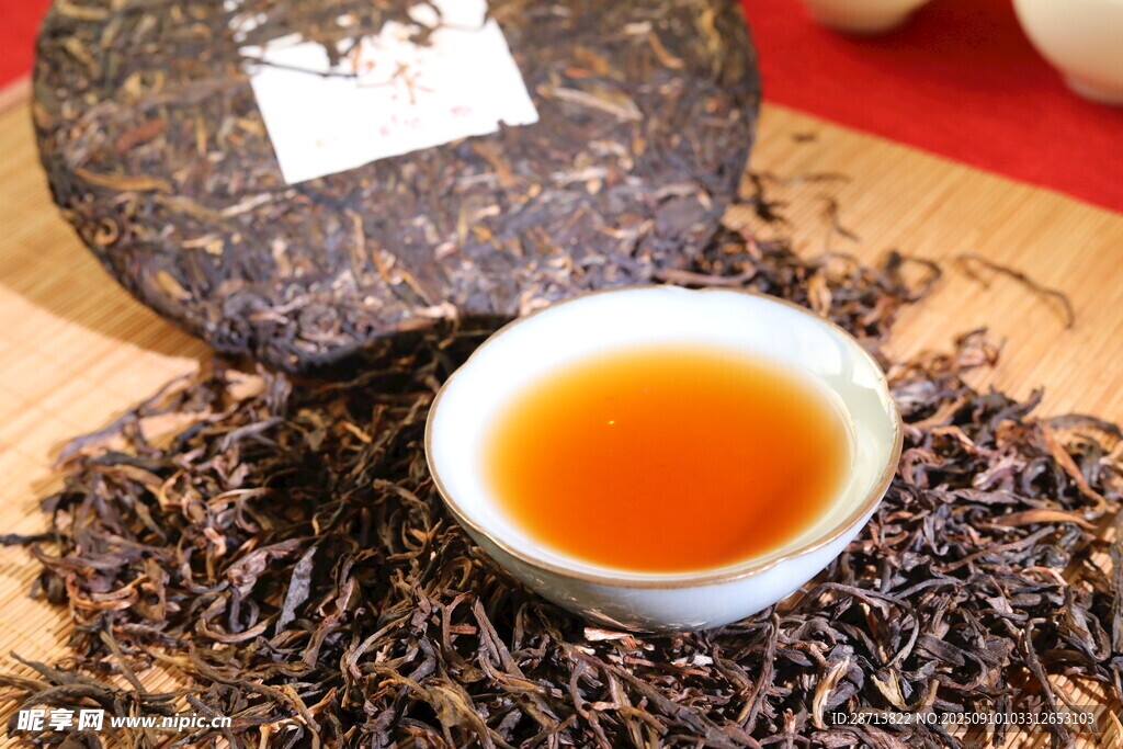 普洱熟茶 杯中茶湯誘人