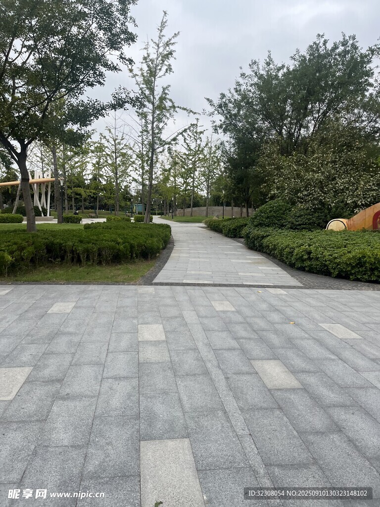 園林石板小徑景觀