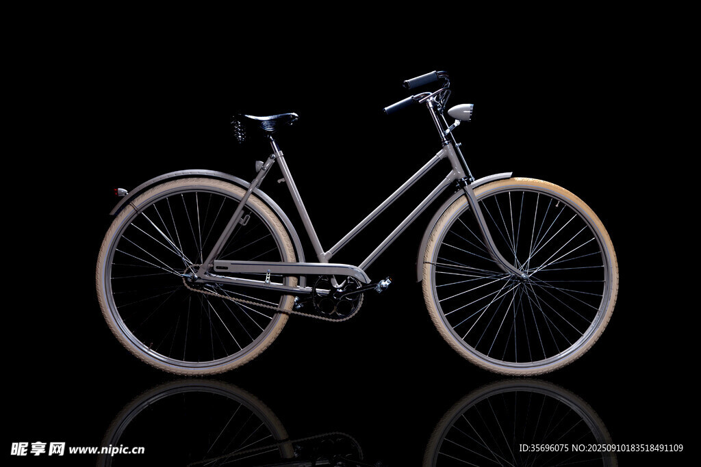 黑色經(jīng)典款自行車展示