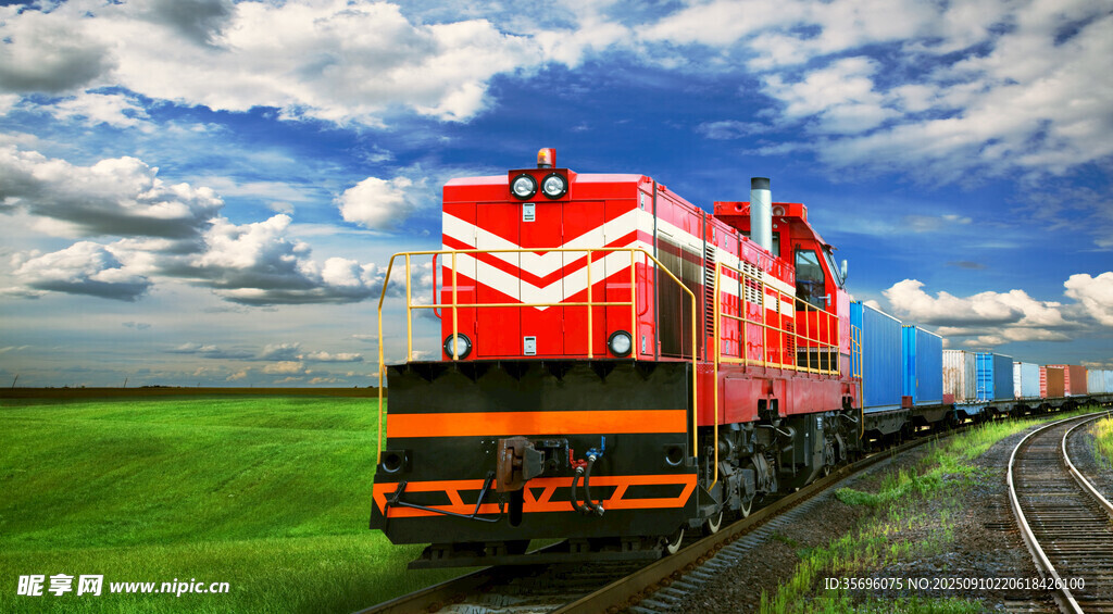 田野上的紅色貨運(yùn)火車
