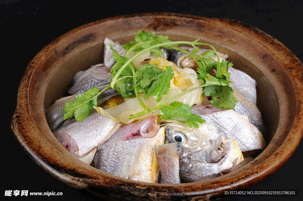 瓦罐清蒸鮮魚