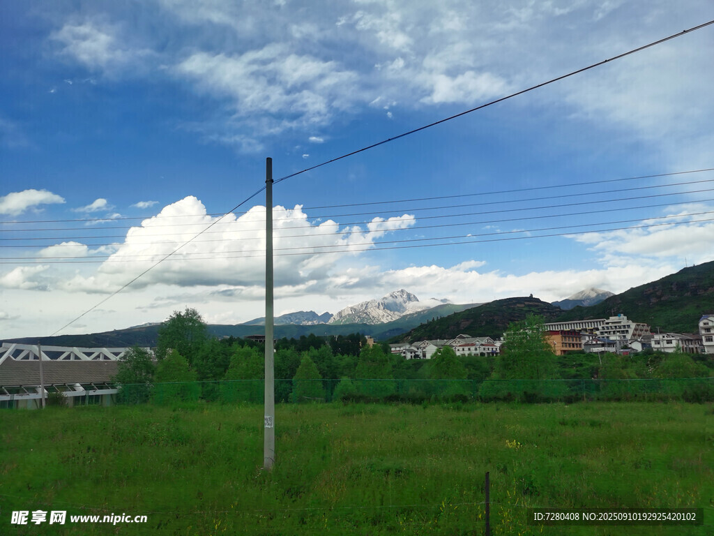 鄉(xiāng)村綠野間的清新景致