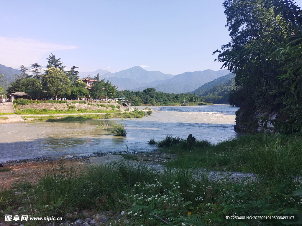 河畔自然風(fēng)光美景