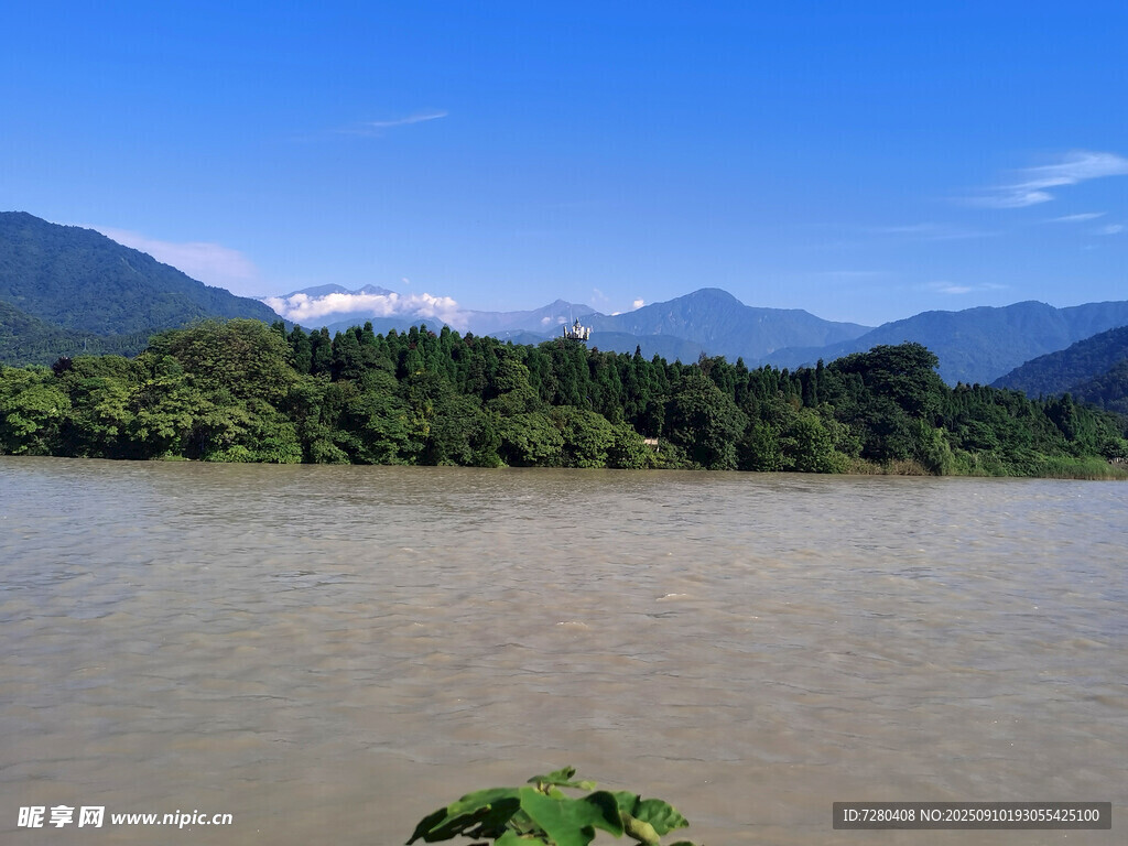 河畔青山綠水自然風(fēng)光