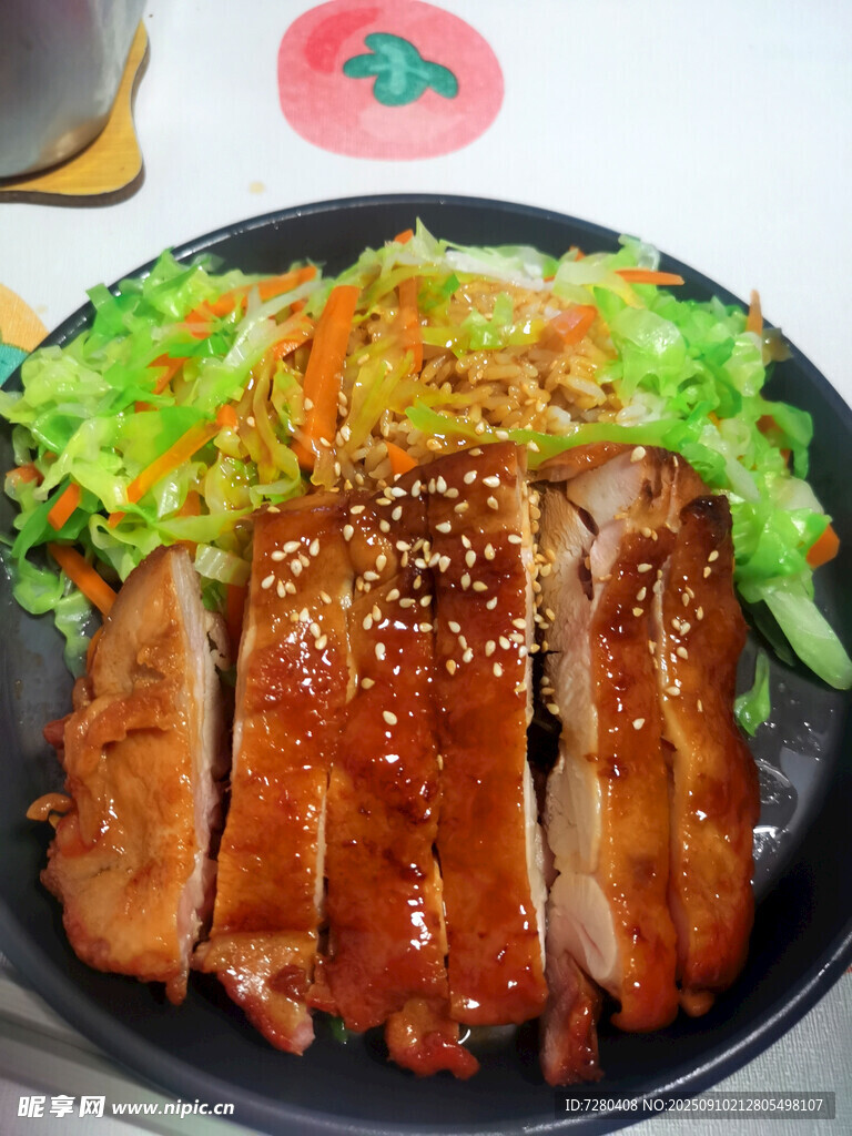 美味烤鴨配新鮮蔬菜