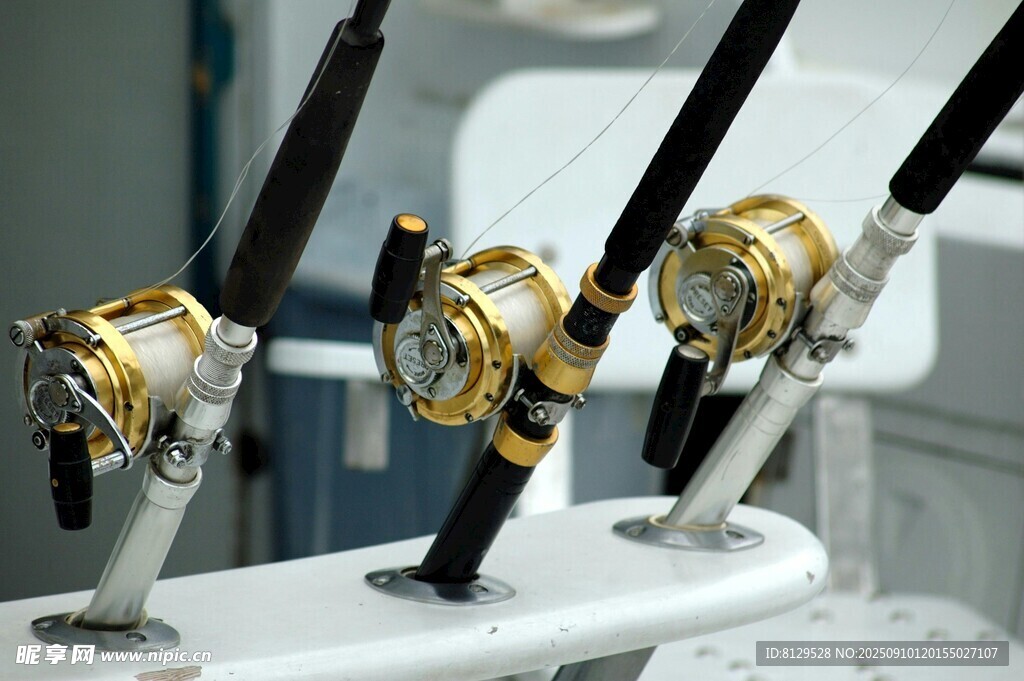精美金色釣魚卷線器展示