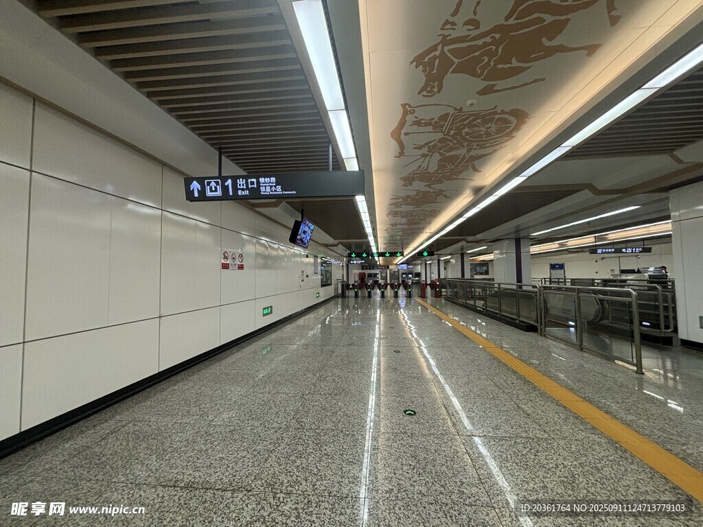 空曠地鐵站通道