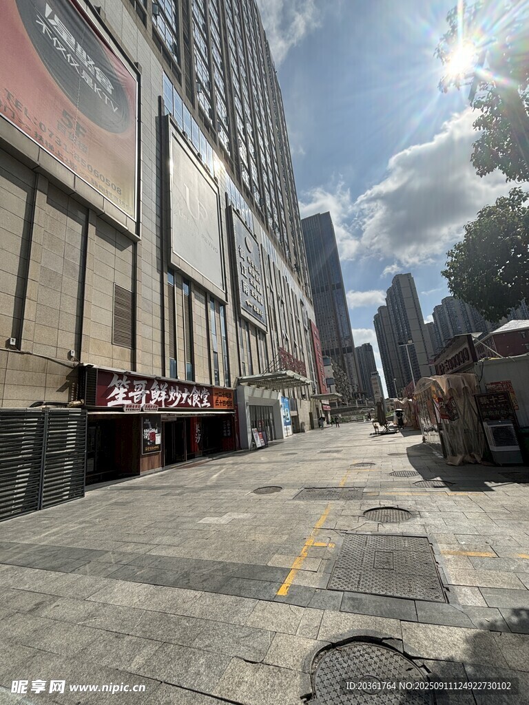 城市街道空曠景象