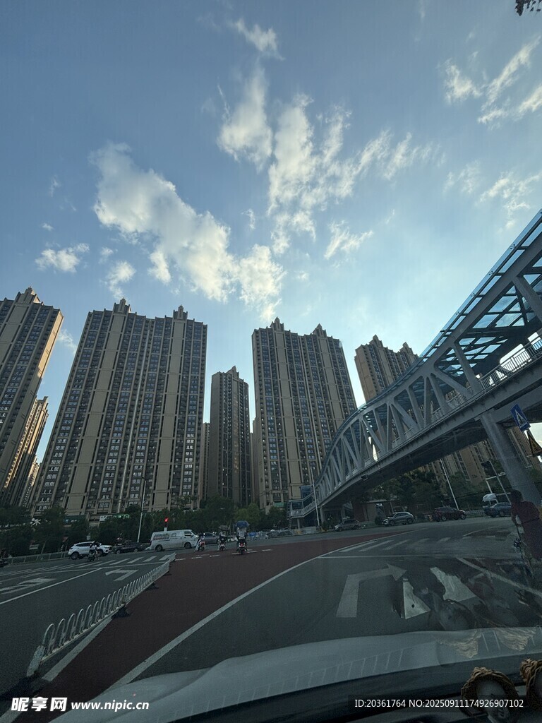 城市高樓與橋梁風(fēng)景