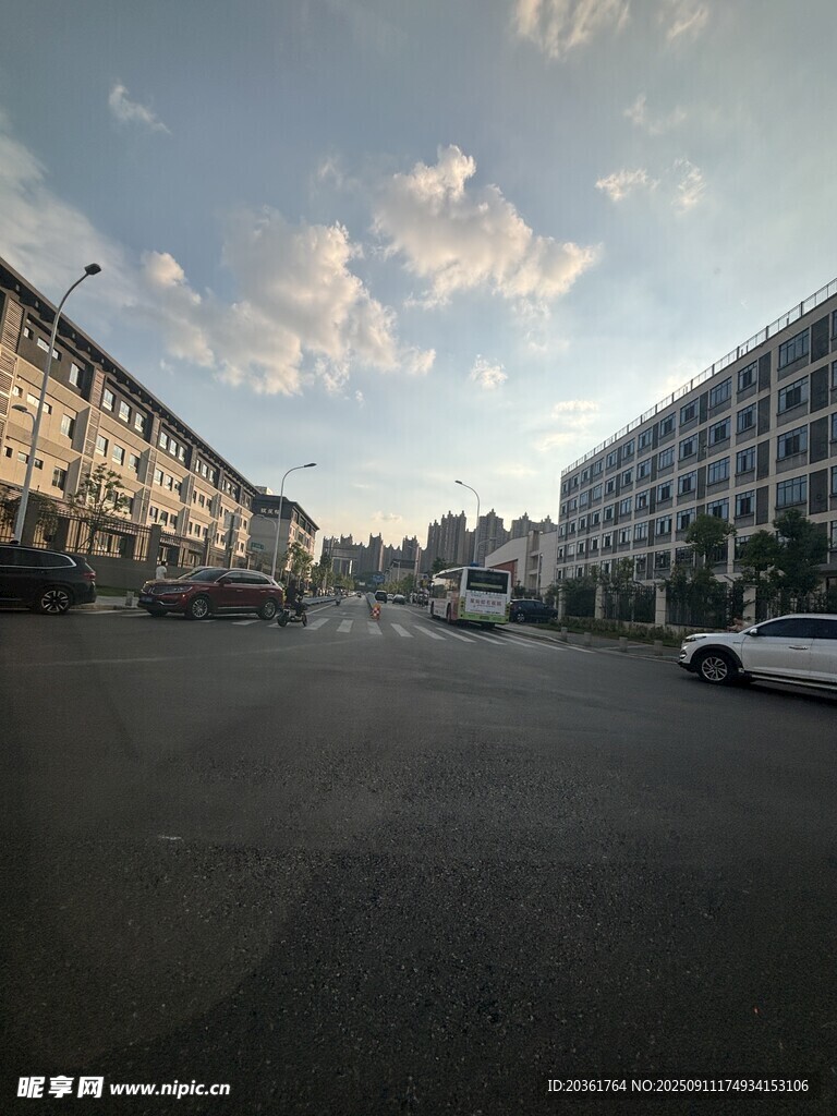 城市街道空曠景象