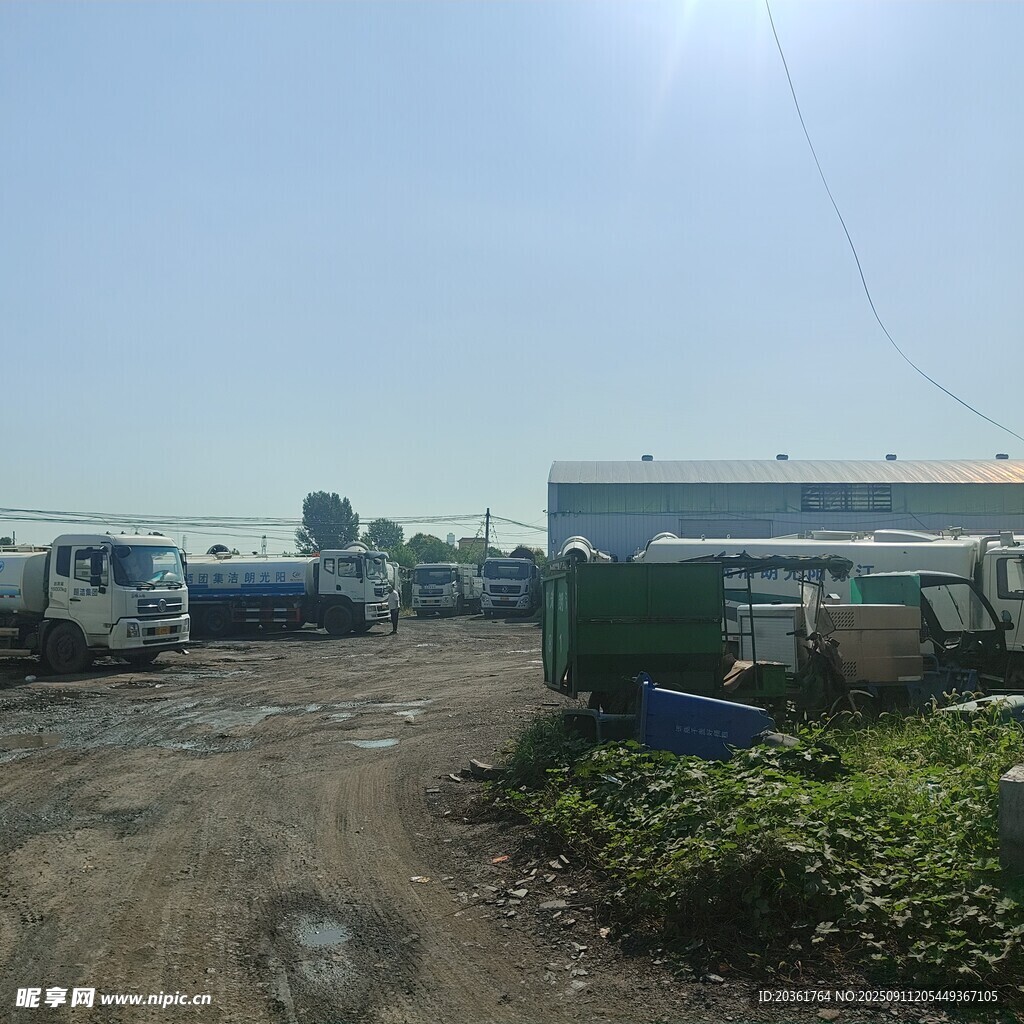 戶外廢舊車輛停放場地