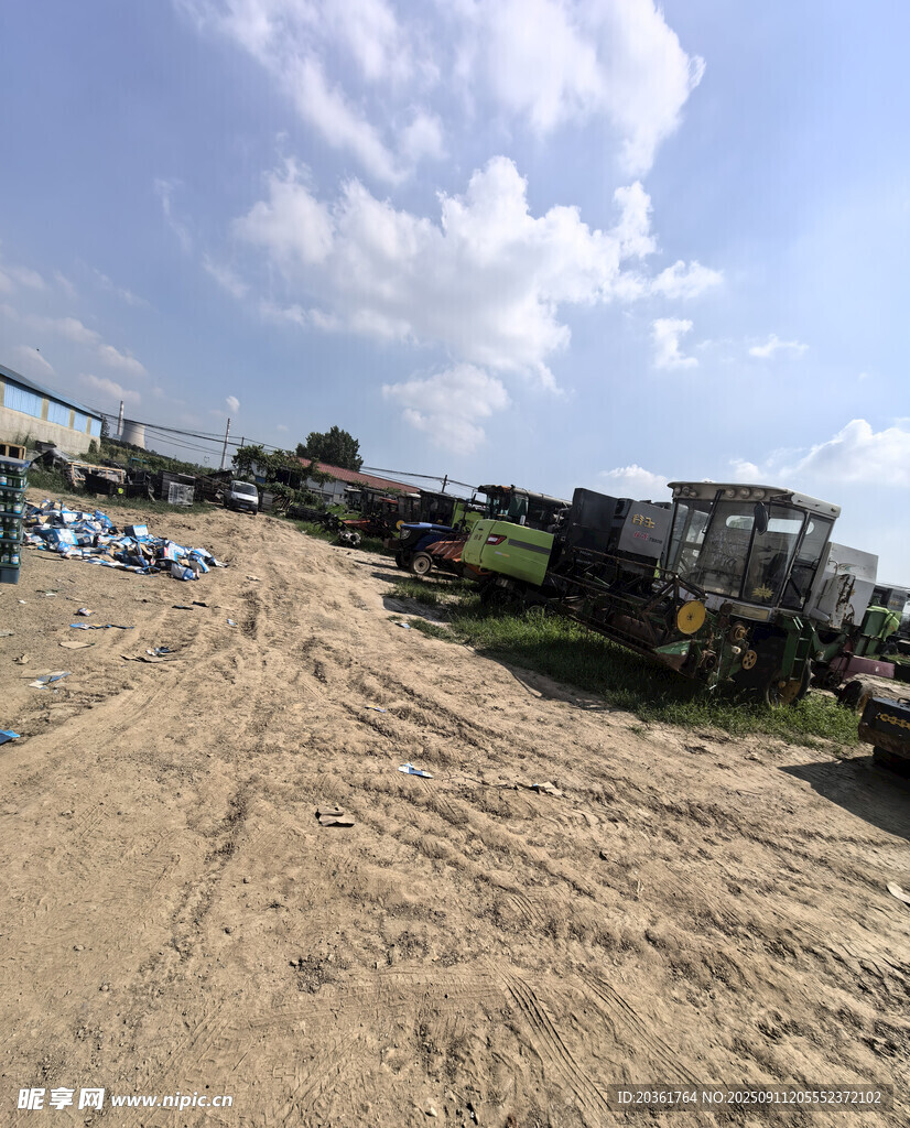 戶外沙地施工場(chǎng)景