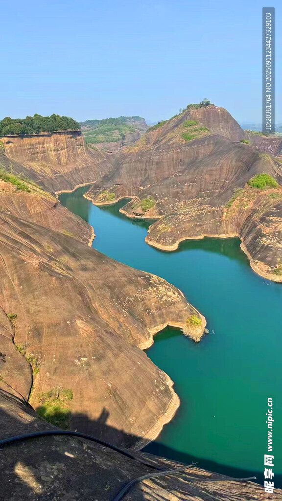 壯美丹霞碧水景觀