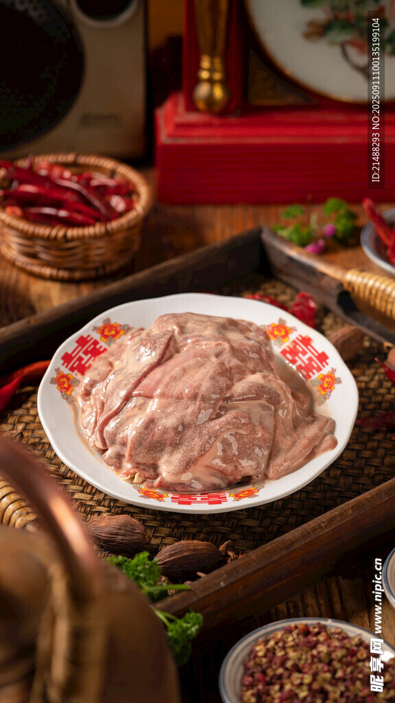 中式傳統(tǒng)美食醬牛肉拼盤