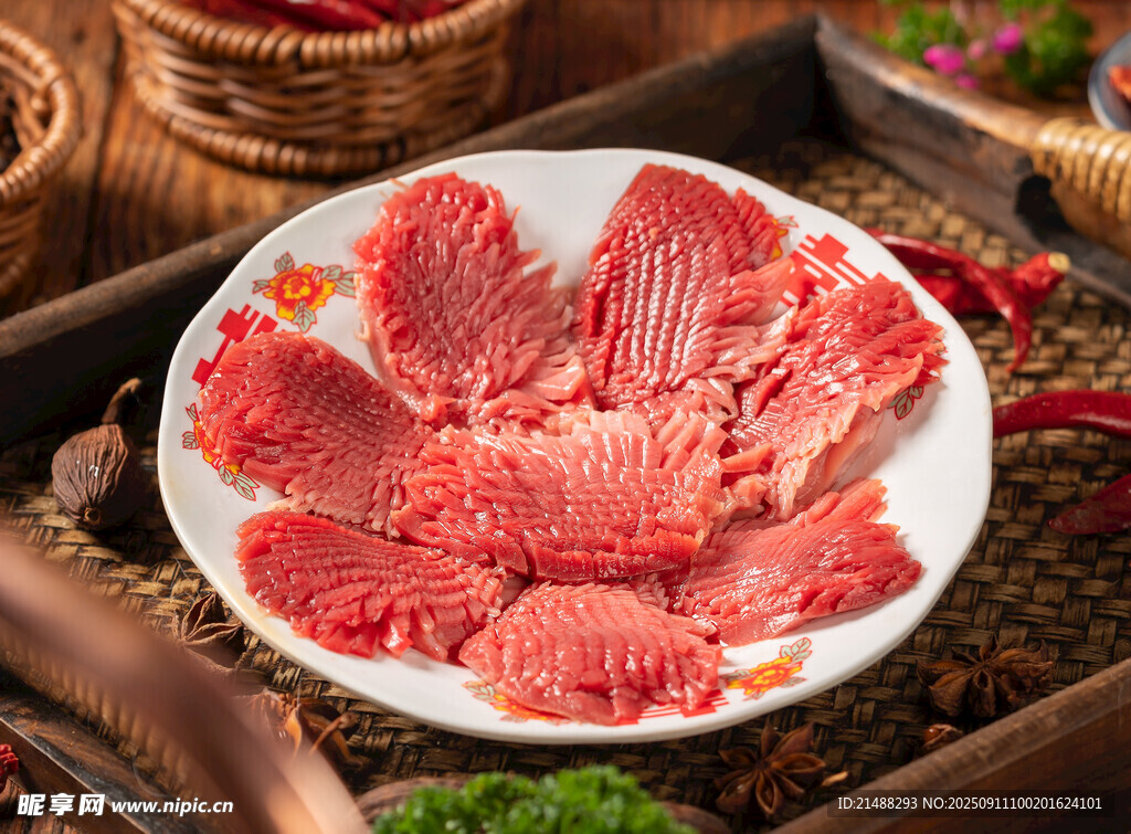 新鮮牛肉片擺盤展示