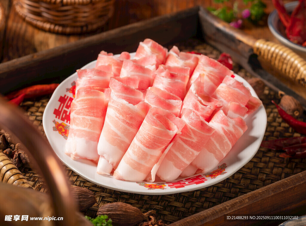新鮮美味的涮火鍋羊肉卷