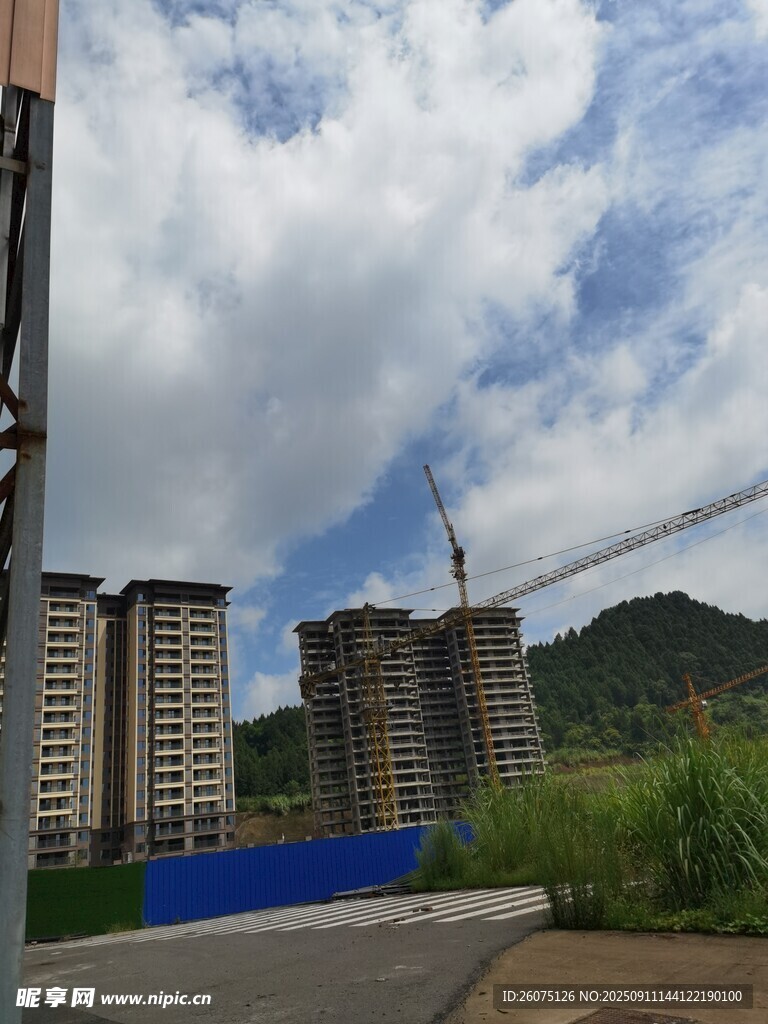 城市在建樓盤與自然景觀