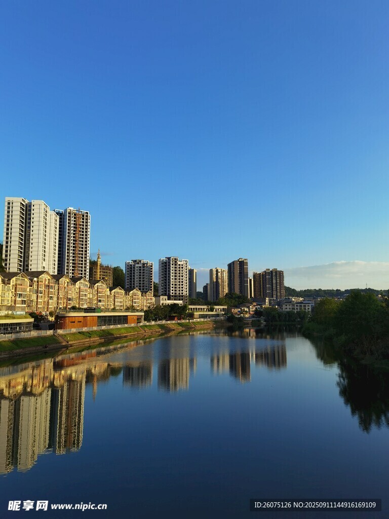 城市河畔風(fēng)光倒影美景