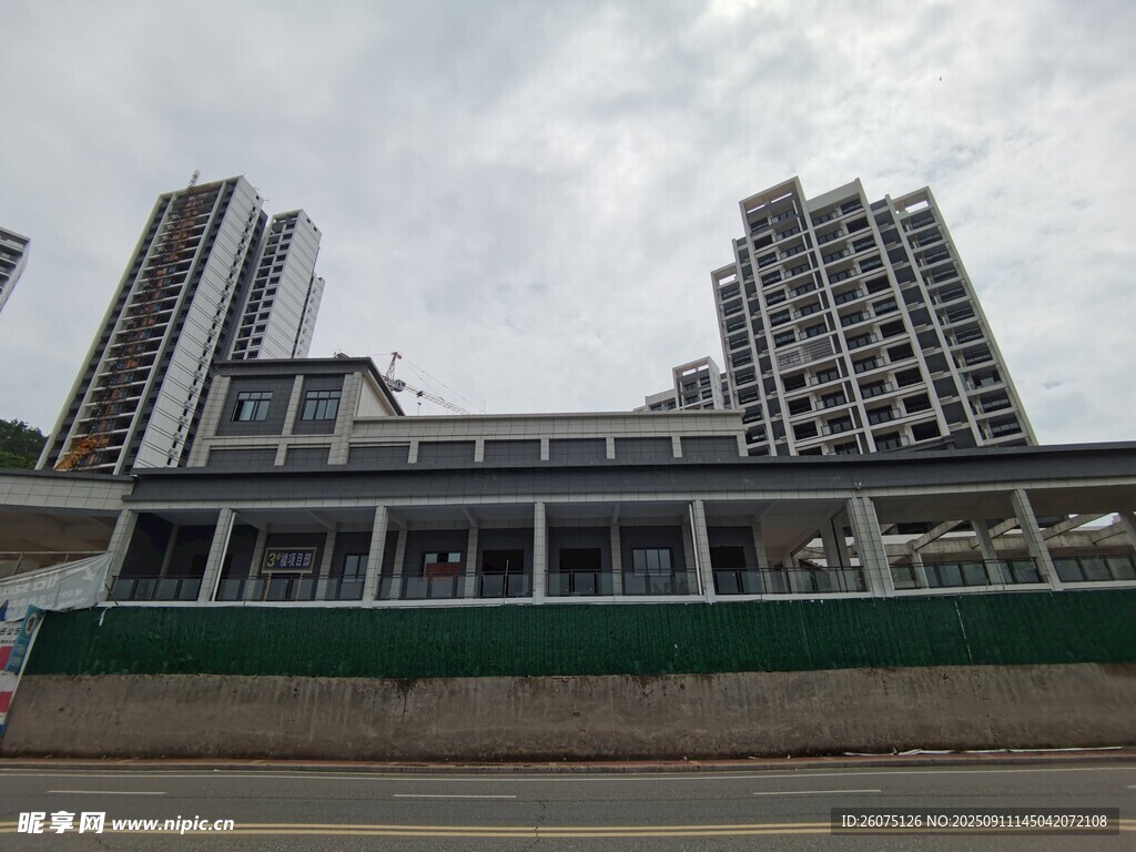 城市中的現(xiàn)代在建建筑景觀