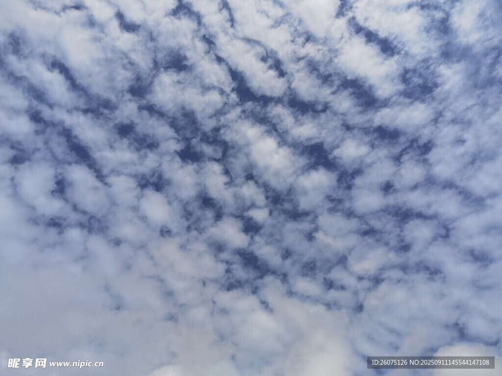 天空中的美麗絮狀云朵