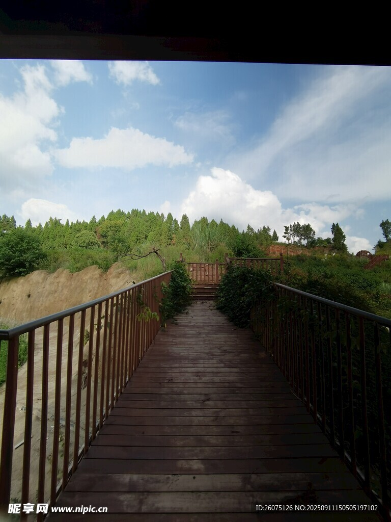 漫步木棧道賞自然美景