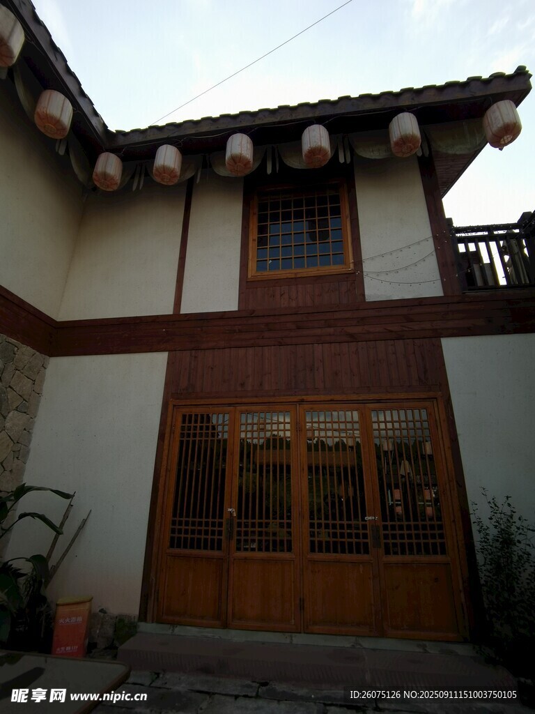中式傳統(tǒng)風(fēng)格民居外觀