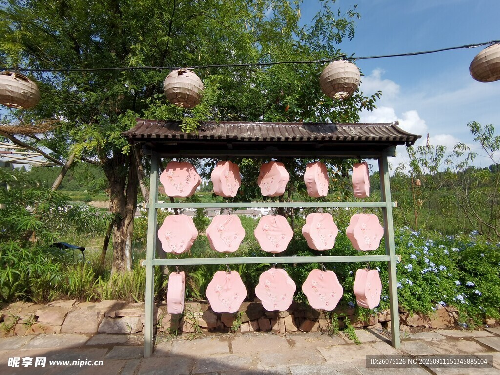 鄉(xiāng)村特色圓盤(pán)裝飾展示架